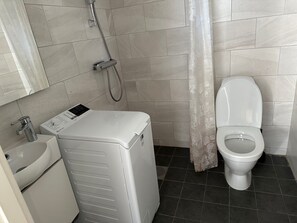 Shower, towels - Apartment in Kista, Stockholm (Kista)