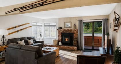 Spacious and cozy mountain retreat, dog friendly, great location Mammoth Lakes