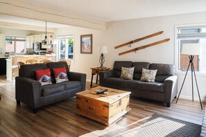 Smart TV, fireplace, books, stereo