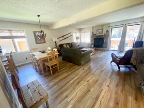 Smart TV, fireplace, DVD player, books