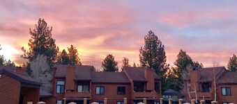 Spacious and cozy mountain retreat, dog friendly, great location Mammoth Lakes