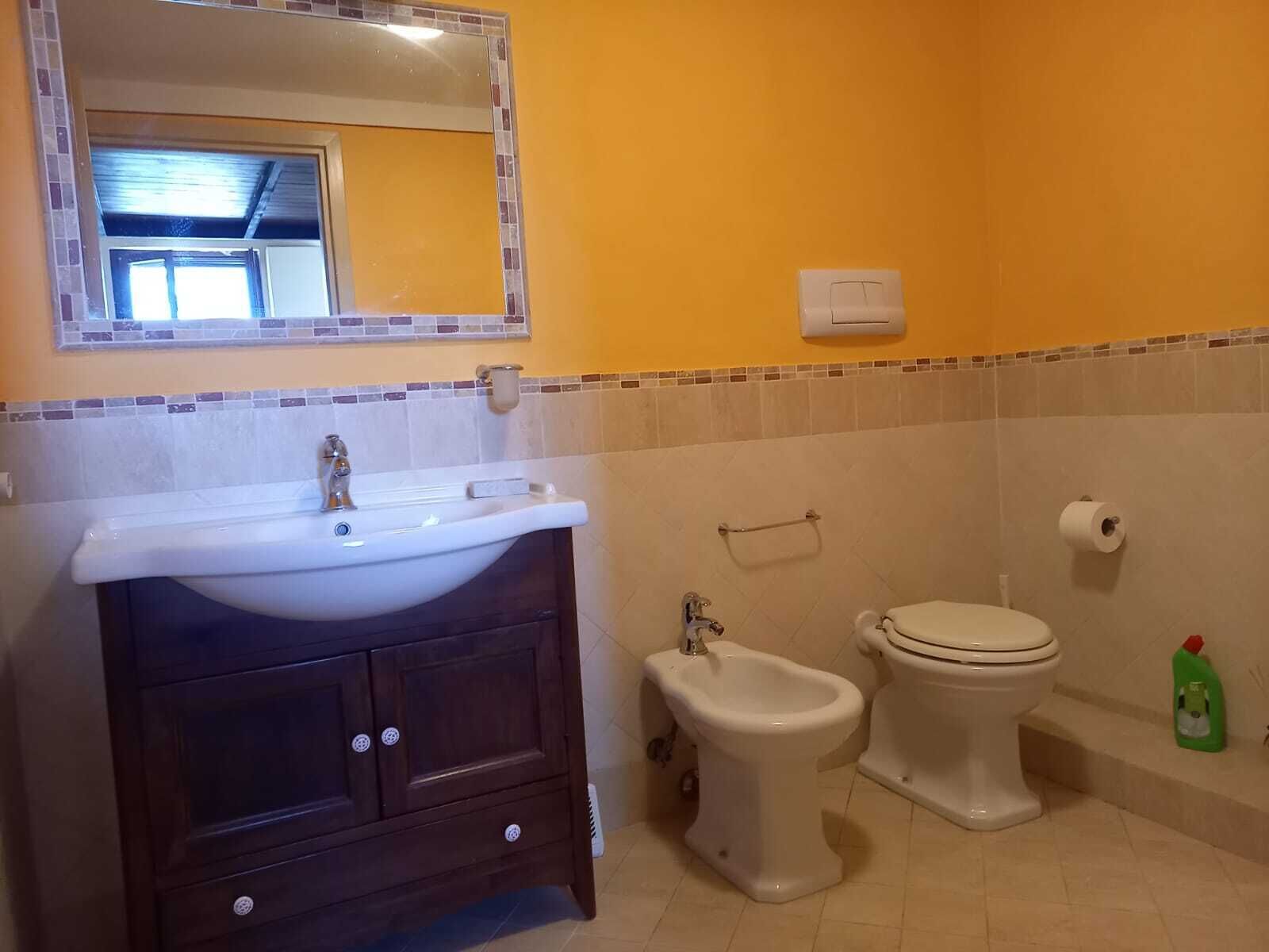 Beautiful 2-Bed Apartment with Pool Access