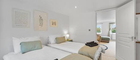 2 chambres, bureau, Wi-Fi, draps fournis