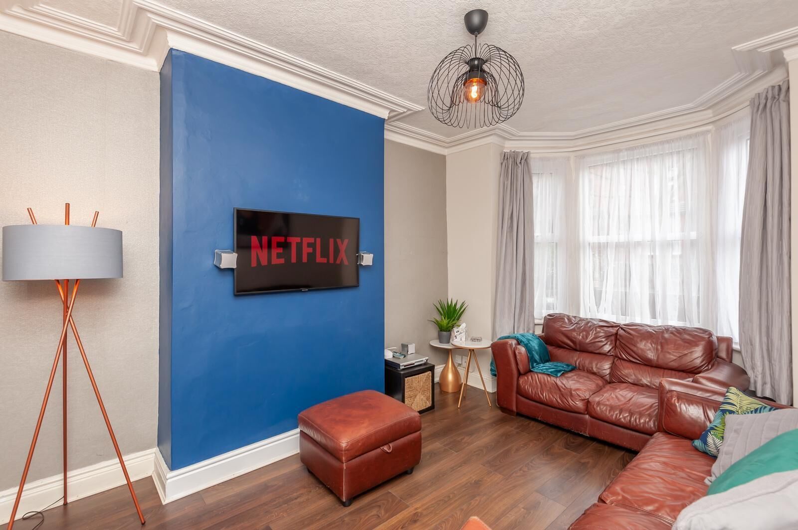 Beautiful 7- Bed Modern House 10 minutes to Leeds