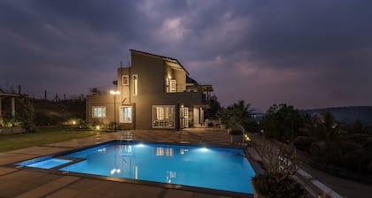 4 Bed Villa - Sleeps 8 - Private Pool - Mtn Views