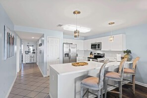 Fridge, microwave, oven, stovetop - Amalfi Coast Resort A410 (Miramar Beach)