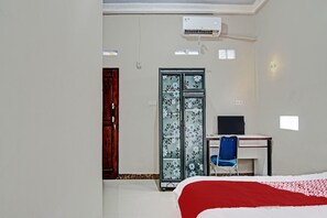 Deluxe Double Room | Free WiFi, bed sheets