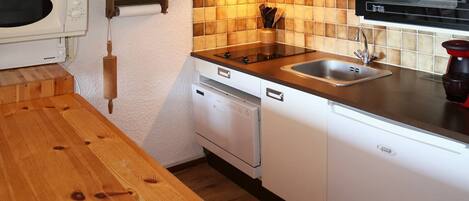 Réfrigérateur, four, lave-vaisselle