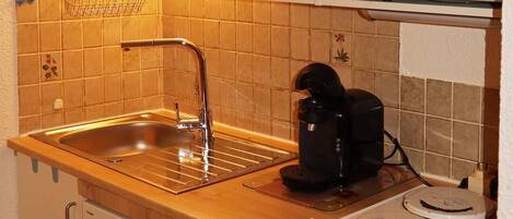 Fridge, dishwasher, cookware/dishes/utensils