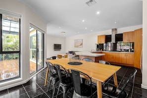 Dining - Blairgowrie Beach House & SPA by Ready Set Stay (Blairgowrie)