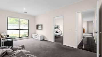 4 bedrooms, free WiFi, bed sheets