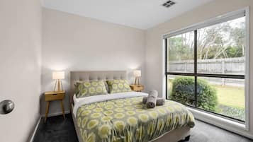 4 bedrooms, free WiFi, bed sheets