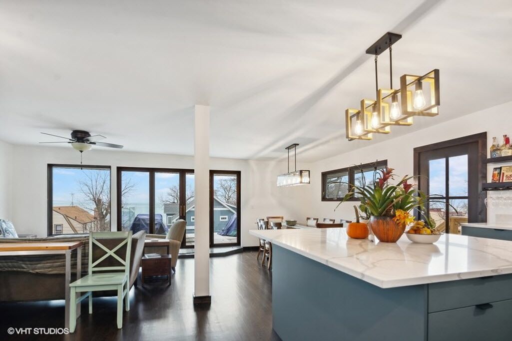 Live the good life! Newly renovated & lake views.