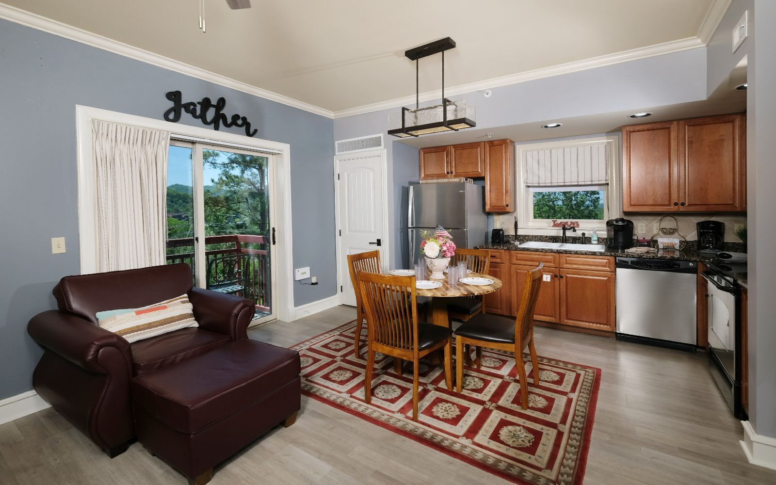 The Smoky Mountain Nest - Close to attractions!