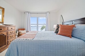 1 bedroom, iron/ironing board, WiFi - Waterfront Price Reduced! Stunning 2nd story views of Sunsets and Marine Wildlife! Heated Pool! (Dunedin)