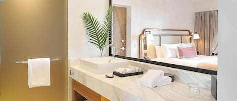 تجهيزات دش، مجففات شعر، مناشف، صابون