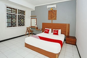 Deluxe Double Room | Desk, laptop workspace, free WiFi, bed sheets - OYO 92088 171 Inn (Bogor)