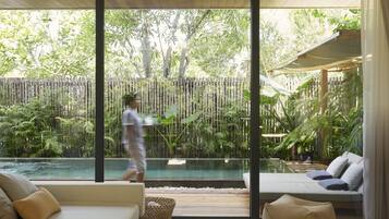 Appartement Duplex, piscine privée | Coin séjour | TV connectée de 50 pouces avec chaßnes numériques, télévision