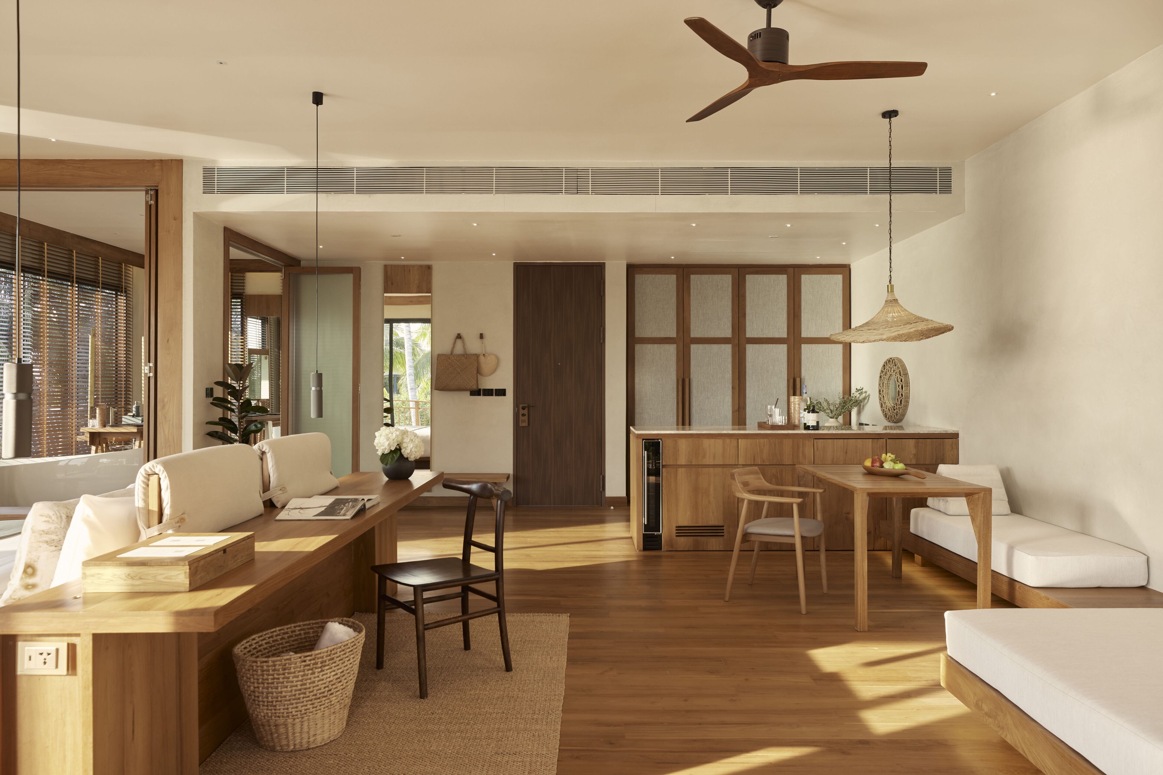 Suite, Ocean View | Free minibar items, in-room safe, desk, laptop workspace