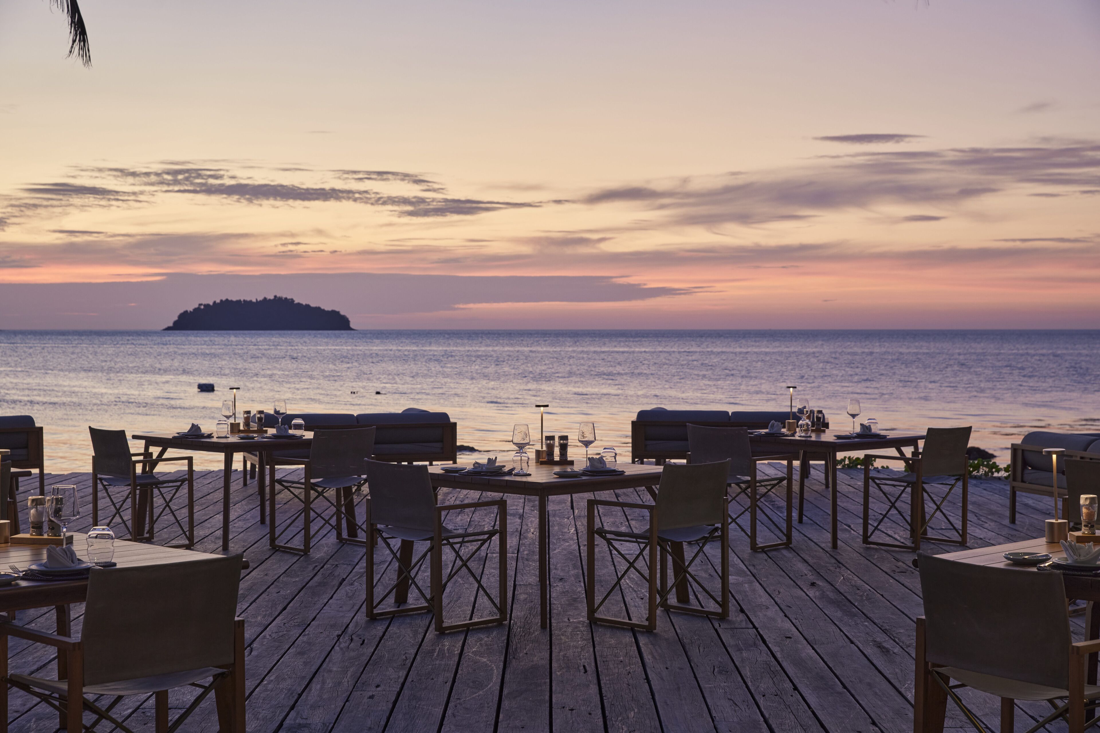 บริการอาหารเช้า อาหารกลางวัน อาหารเย็น, วิวชายหาด