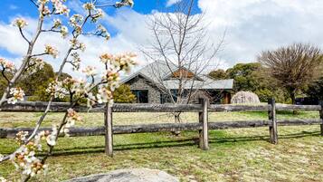 Lúxushús - 6 svefnherbergi - fjallasýn | Sérhannaðar innréttingar, sérvalin húsgögn, myrkratjöld/-gardínur