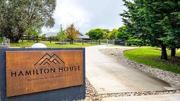 Luxury House, 6 Bedrooms, Mountain View | 6 bedrooms, individually decorated, individually furnished