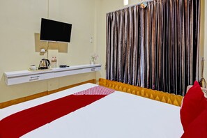 Dobbeltrom – standard | Skrivebord for bærbar PC, wi-fi (inkludert) og sengetøy