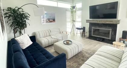 Luxe large 2BR, Steps to Beach w Roof Deck & Free Parking, Excellent Location!