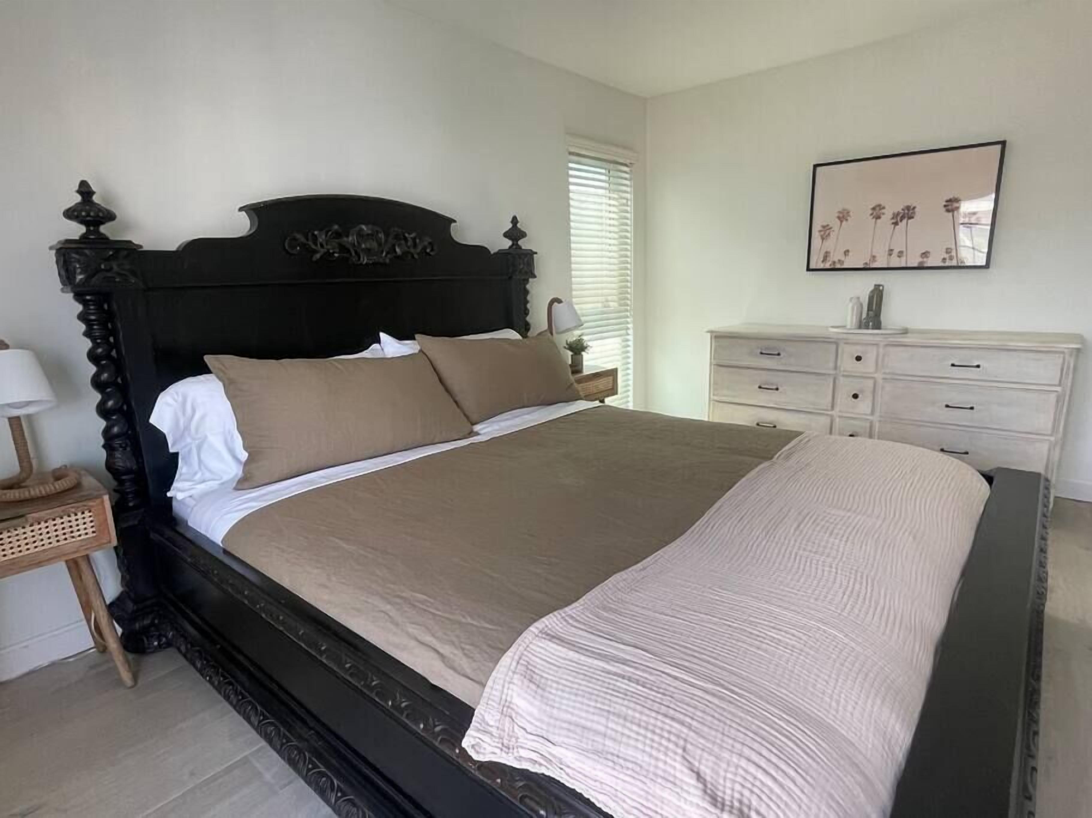 2 bedrooms, iron/ironing board, travel crib, free WiFi