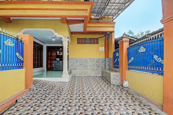 Exterior - Hotel O Chikam House Syariah (Kediri)