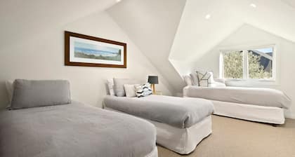 Luxury Coastal Villa Retreat Near Boulders Beach – Ultimate Getaway Awaits!