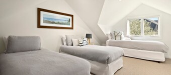 Luxury Coastal Villa Retreat Near Boulders Beach â Ultimate Getaway Awaits!