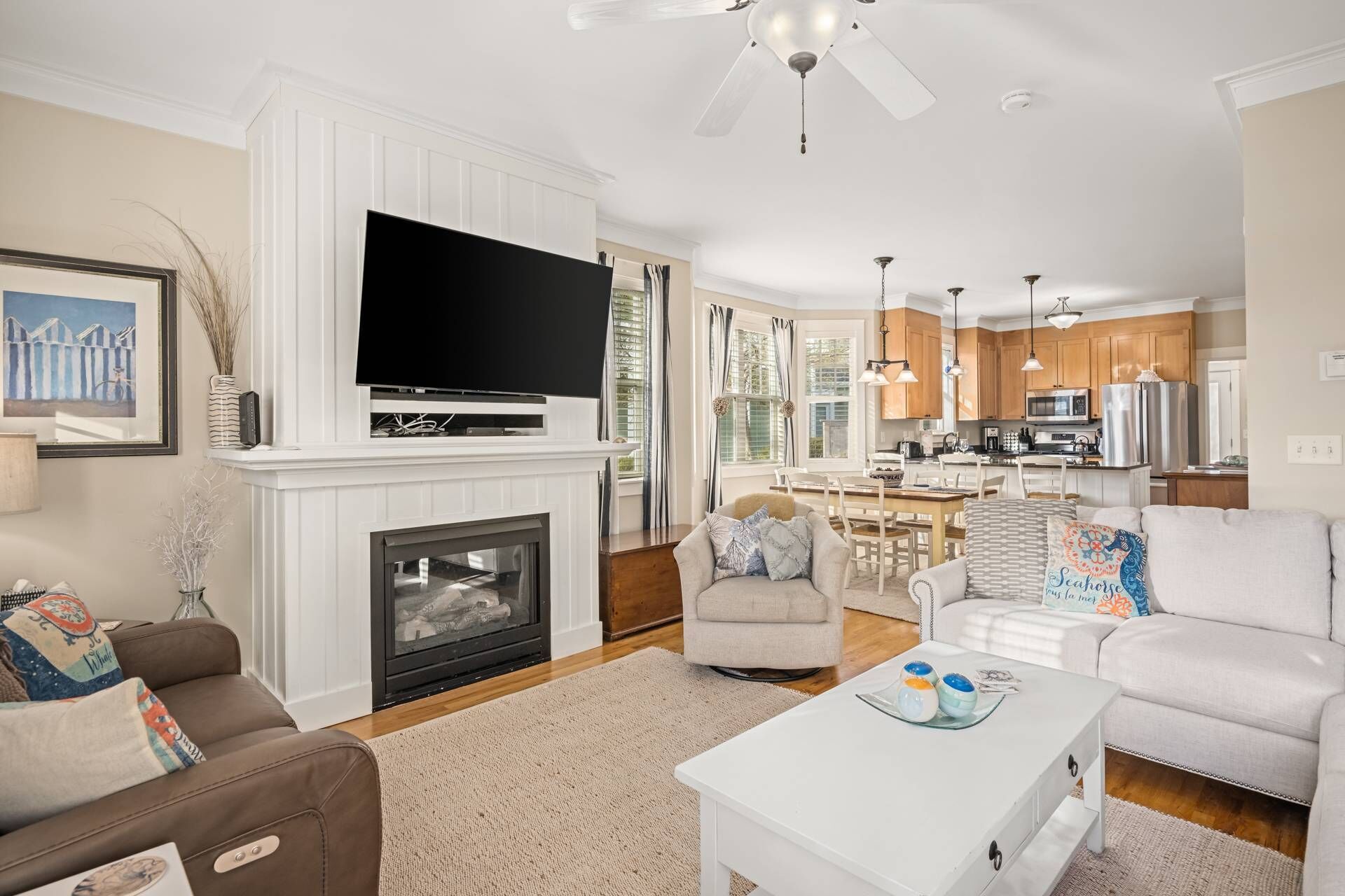 Beachy Coastal Perfection, Across the Street From Park, Hot Tub, Fire-Pit, BBQ, Two Blocks to Ocean