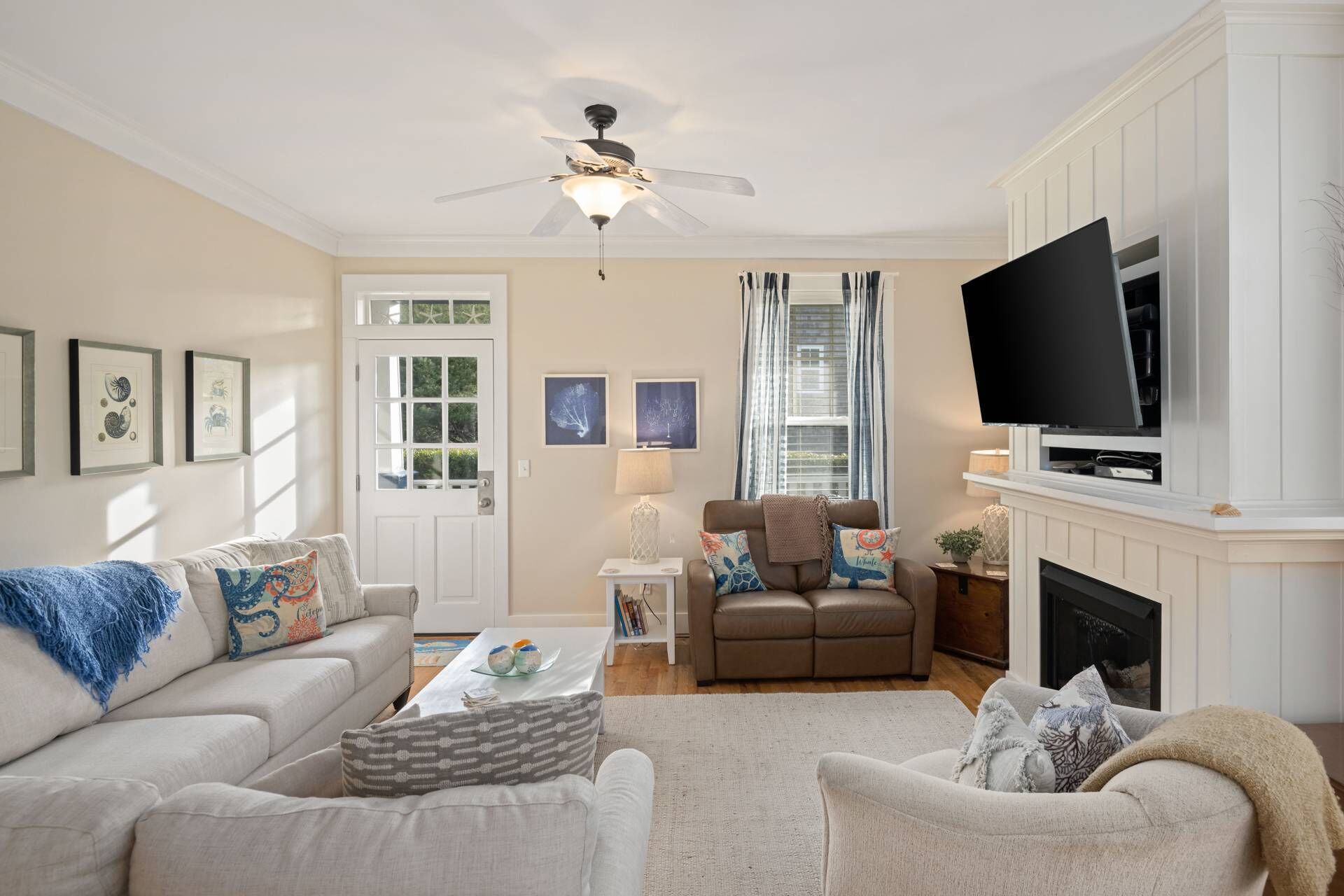 Beachy Coastal Perfection, Across the Street From Park, Hot Tub, Fire-Pit, BBQ, Two Blocks to Ocean