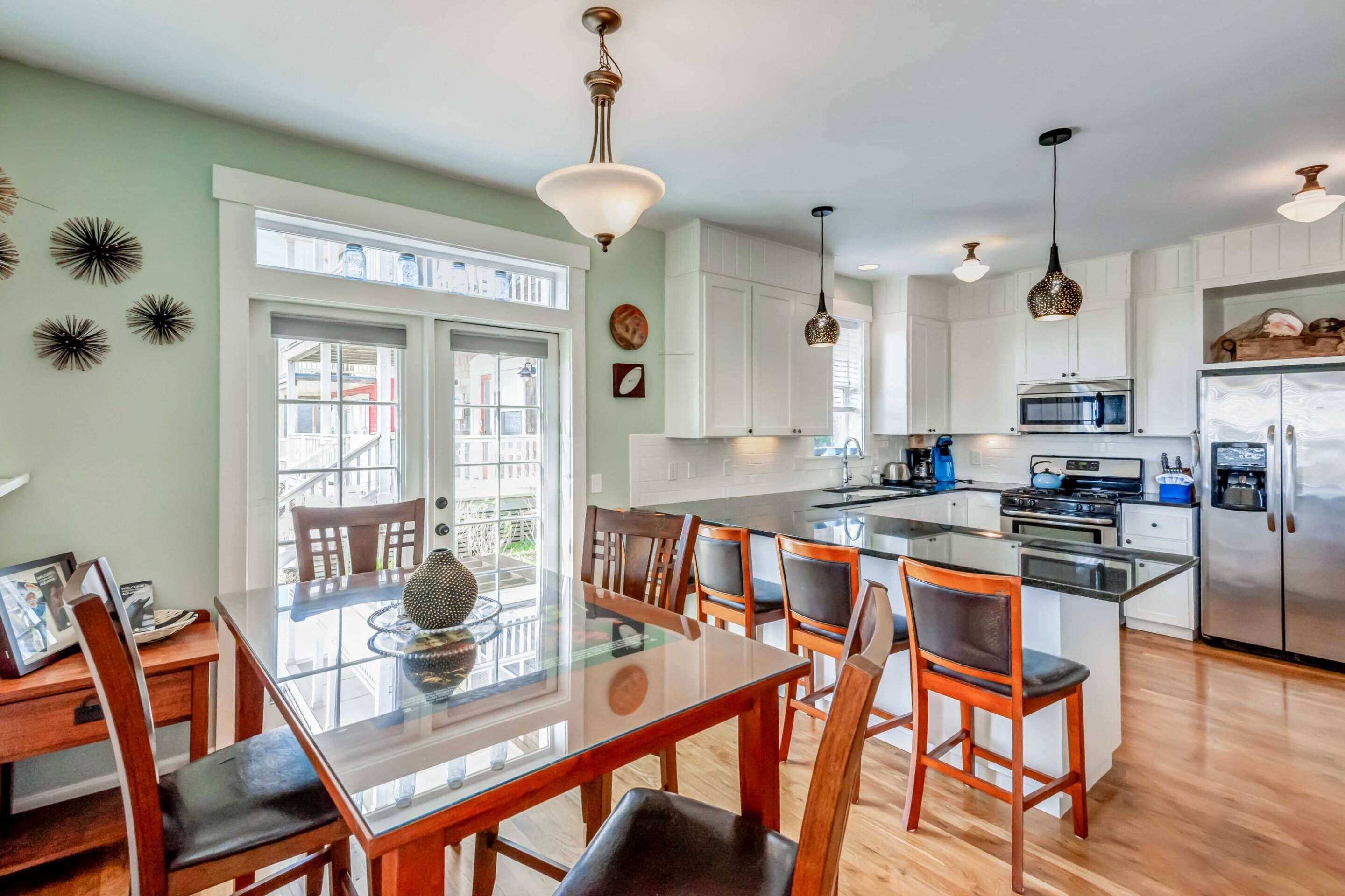 Impeccable Coastal Views and Décor, Private Hot Tub, Pet Friendly, Community Pool, Close to Outlets