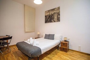 3 chambres, fer et planche à repasser, accès Internet, draps fournis