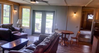 Minutes from Pymatuning, Cabin by the Pond