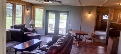 Minutes from Pymatuning, Cabin by the Pond