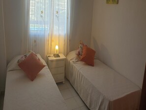 2 habitaciones, tabla de planchar con plancha y wifi gratis 