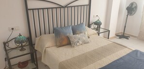 2 habitaciones, tabla de planchar con plancha y wifi gratis 