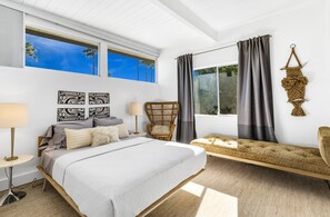 3 chambres, bureau, fer et planche à repasser, lit parapluie