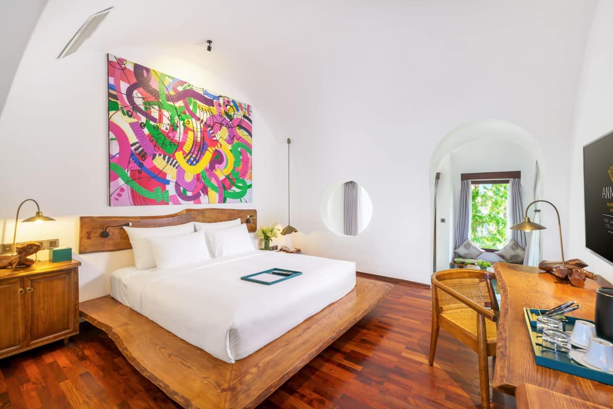 Suite, 1 Double Bed (Tropica) | Minibar, in-room safe, desk, soundproofing