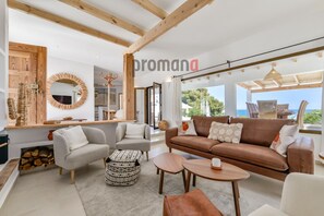 TV, fireplace, stereo - Casa Federico - Benissa, Costa Blanca (Benissa)