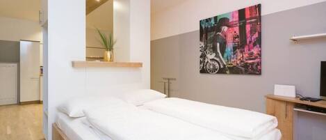 Desk, iron/ironing board, WiFi, bed sheets