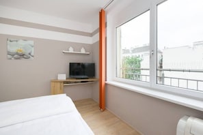 1 bedroom, desk, iron/ironing board, WiFi