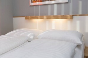 1 chambre, bureau, fer et planche à repasser, Wi-Fi