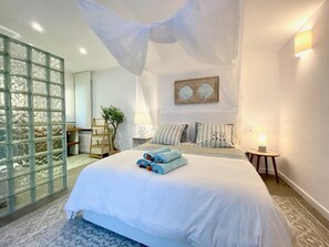 2 bedrooms, desk, iron/ironing board, travel crib