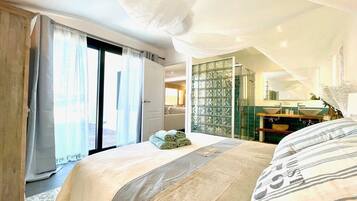 2 chambres, bureau, fer et planche Ă repasser, lit parapluie