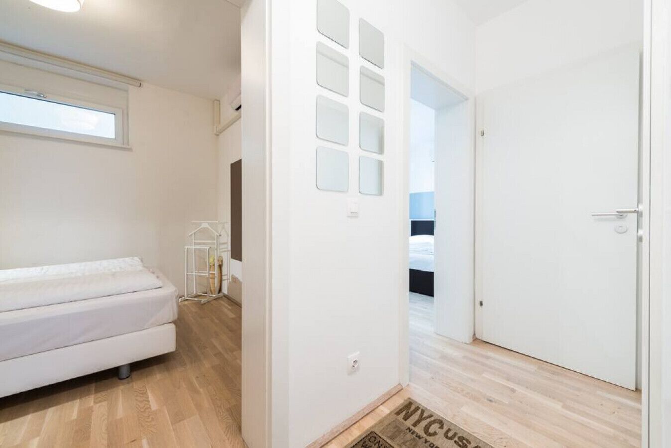 2 bedrooms, desk, iron/ironing board, WiFi