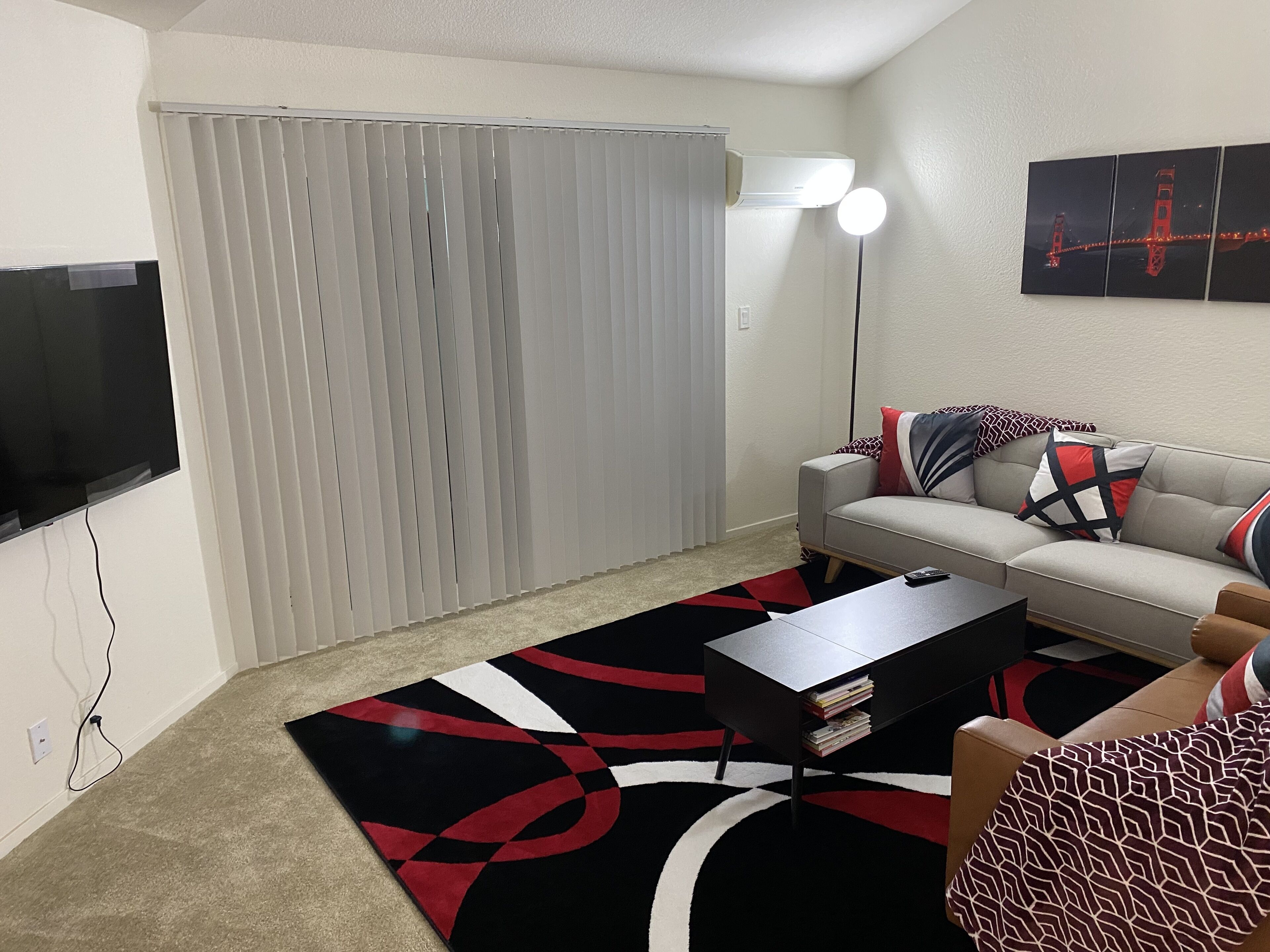 "Cozy Haven: Your Urban Retreat"